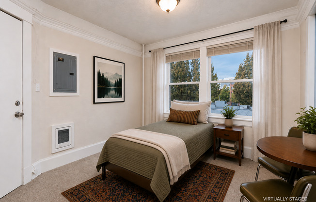 Studio, 1 bath, 215 sqft, $900, Unit 402