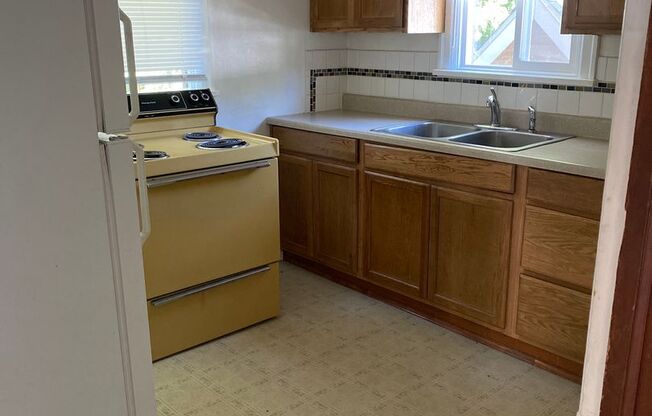 4 beds, 1 bath, $1,200, Unit 11202 (Upper)