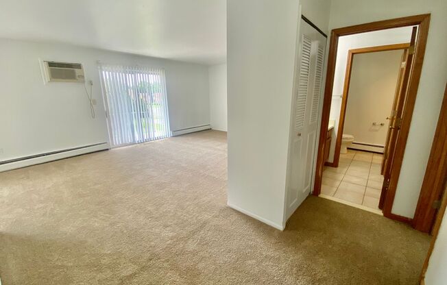 2 beds, 1 bath, 900 sqft, $1,295, Unit 9