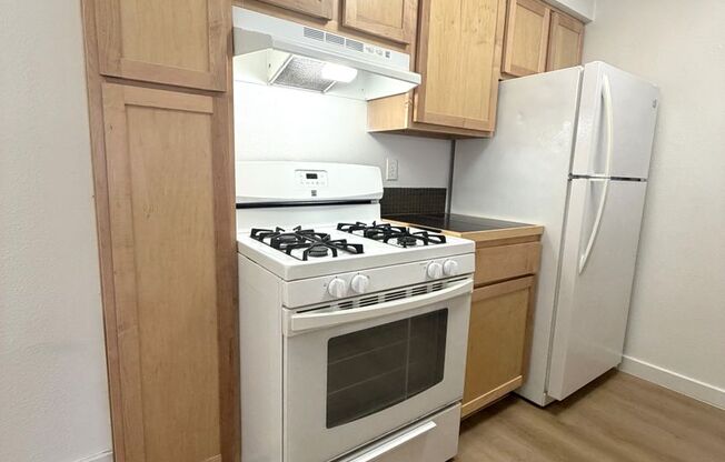 2 beds, 2 baths, 960 sqft, $1,504, Unit LAW15-209