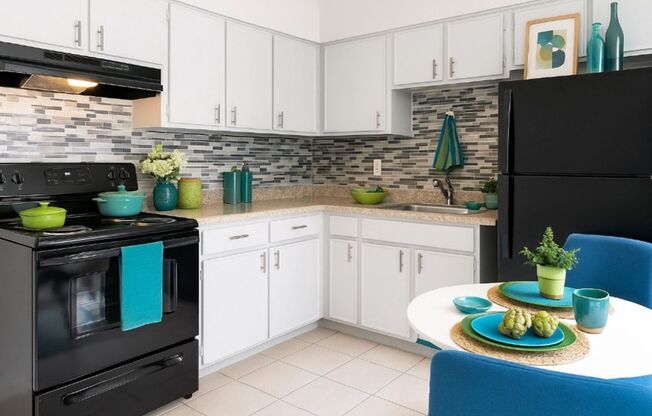 2 beds, 1 bath, 900 sqft, $1,249, Unit 06