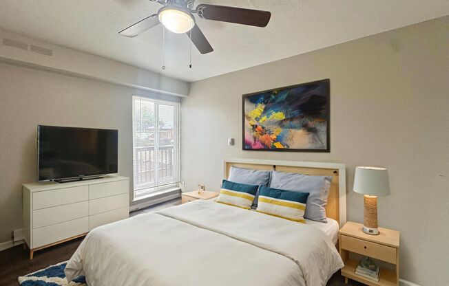 3 beds, 1 bath, 738 sqft, $1,195, Unit 207