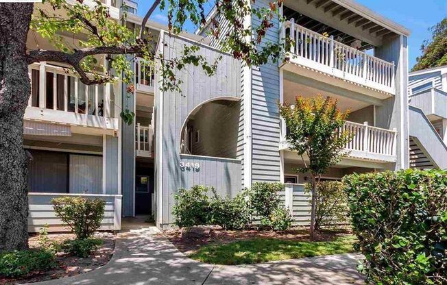 COMING SOON $3090 / 2 BR GORGEOUS REMODELED MEADOWBROOK CONDO IN CENTRAL FREMONT
