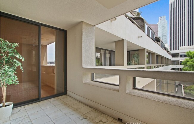 121 S Hope Street