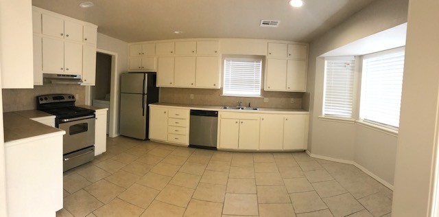 3 beds, 2 baths, 1,256 sqft, $1,500, Unit #304