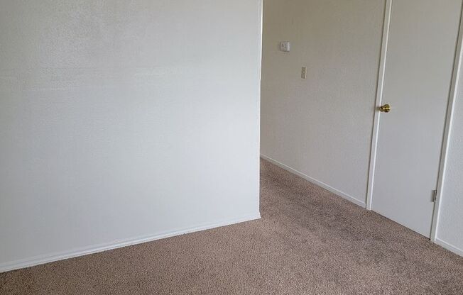 Studio, 1 bath, 450 sqft, $1,110, Unit 182