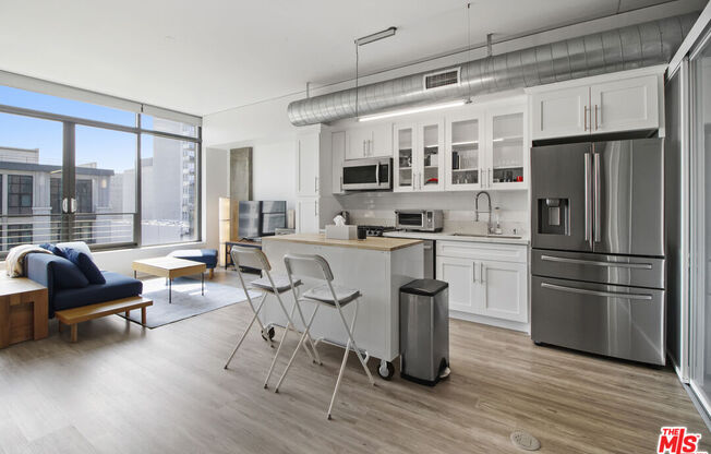 1 bed, 1 bath, 930 sqft, $3,000, Unit 813