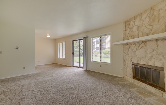 Roomy Remodeled  Kirkland Condo
