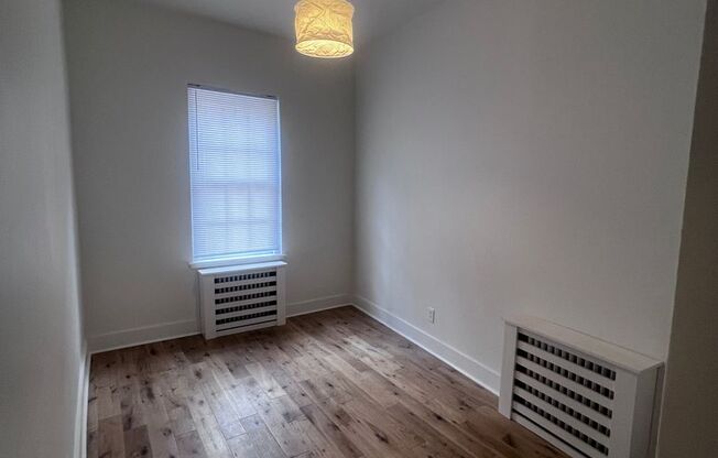 2 beds, 1 bath, 850 sqft, $1,299, Unit WS703A