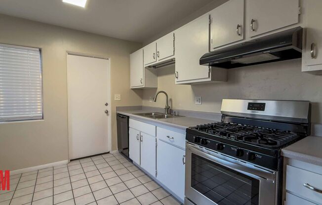 2 beds, 1 bath, $2,995, Unit 1626