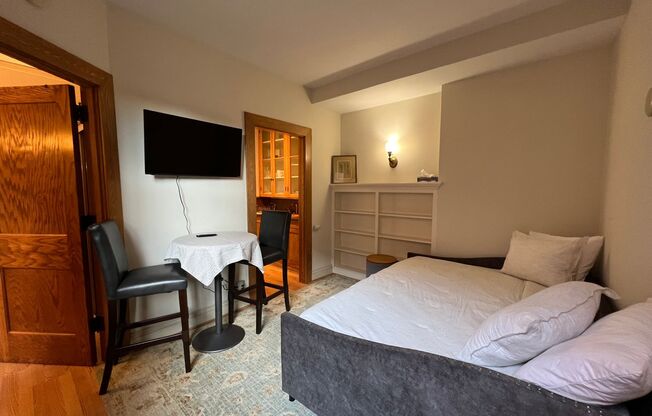 Studio, 1 bath, 500 sqft, $1,350, Unit E7 (Furnished)