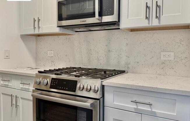 1 bed, 1 bath, 904 sqft, $6,650, Unit 5J