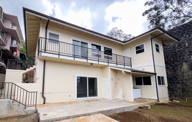A Secluded 3 bedroom / 3 Bathroom house in the area of Punchbowl. 2000 Square Feet