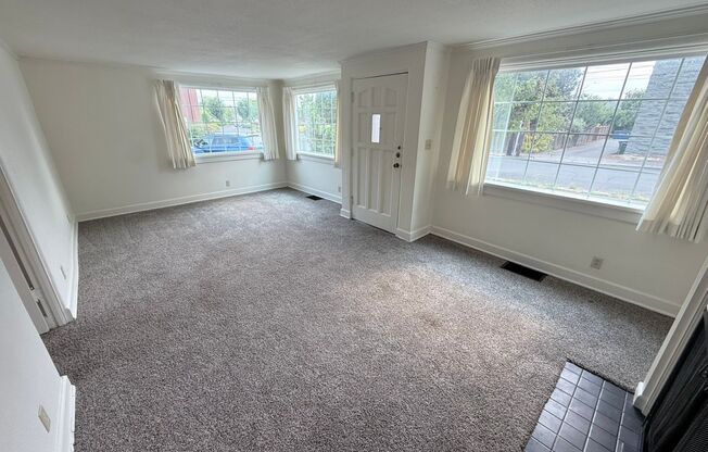 FREE FIRST MONTH'S RENT!!! Super Clean 2 Bed, 1 Bath House Close to OSU Campus!