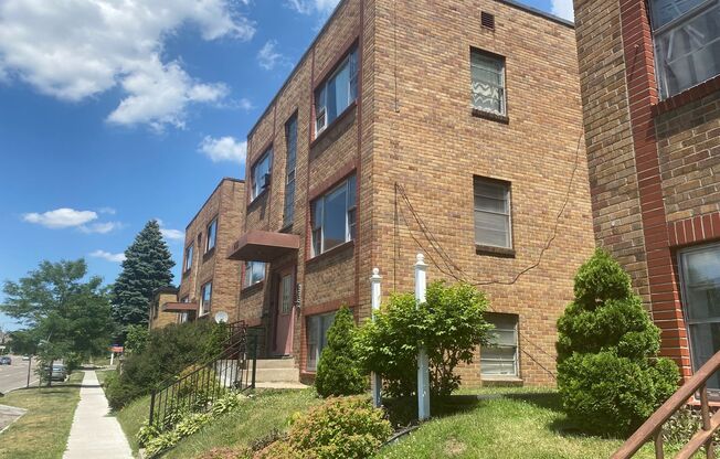 638-642 Snelling Ave South