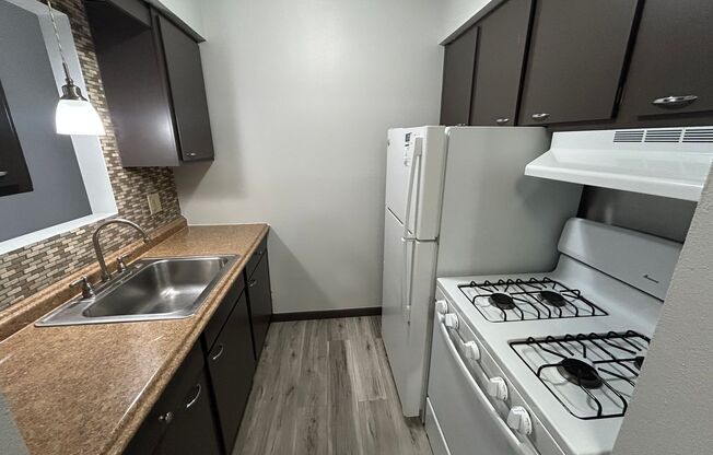 1 bed, 1 bath, $995, Unit 141