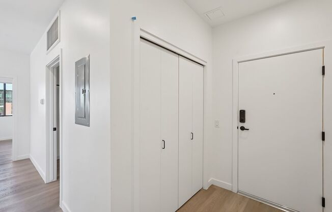 2 beds, 1 bath, 786 sqft, $1,917, Unit 301
