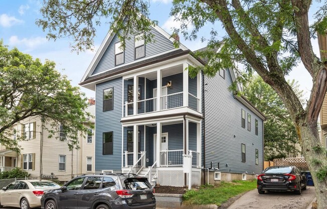 8 LEE ST