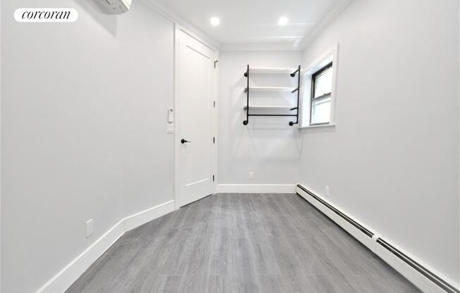 163 E 46 ST