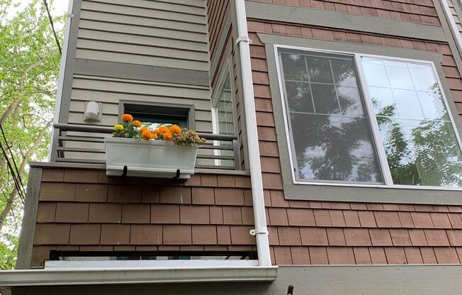 In the heart of Green Lake 3 bed 2.5 bath townhome for rent