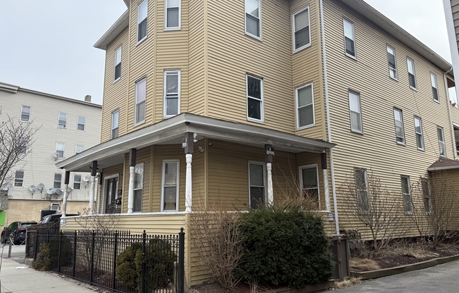195 MILLBURY ST