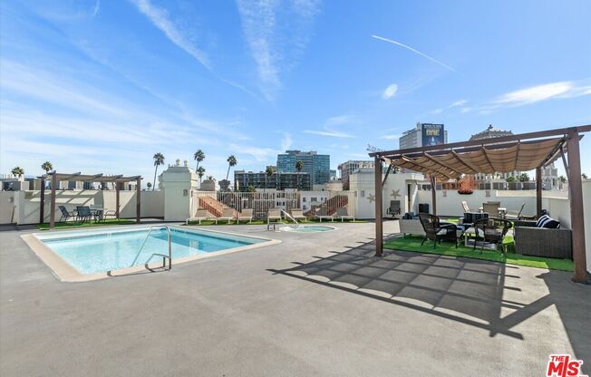 2 beds, 1 bath, 979 sqft, $2,850, Unit 122
