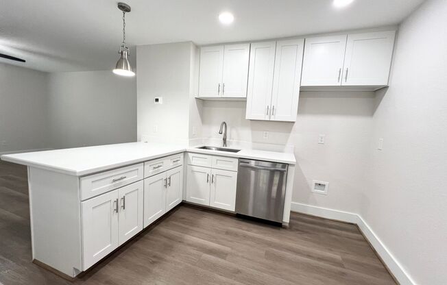 Stunning 2/1/1 Home in Lake Jackson near Downtown,