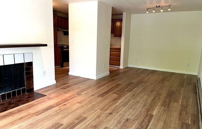 Bright & Airy 2bd Condo Close to Everything!
