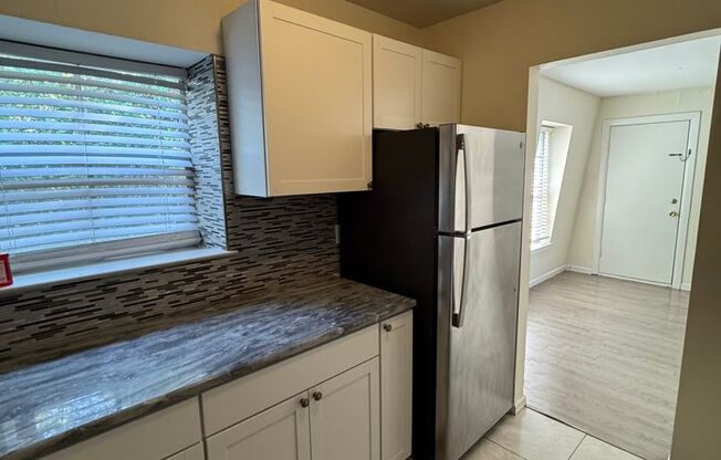 3 beds, 2 baths, $1,395, Unit Apt #207