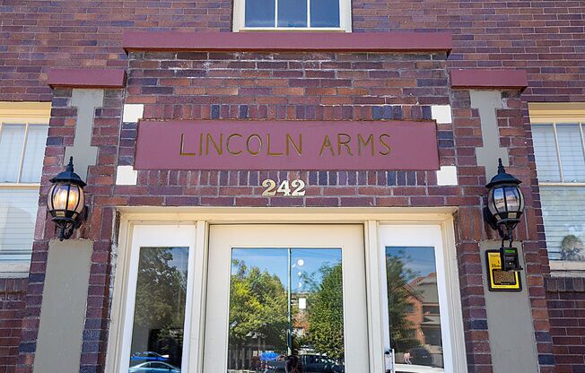 Lincoln Arms Apartments