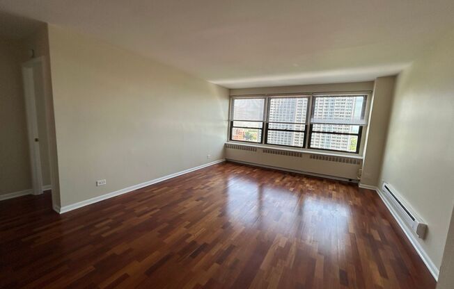 1 bed, 1 bath, 700 sqft, $2,200, Unit 418-1612