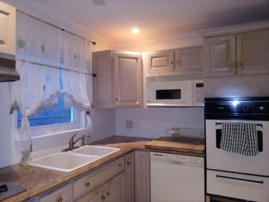 3 beds, 2 baths, 1,300 sqft, $4,800