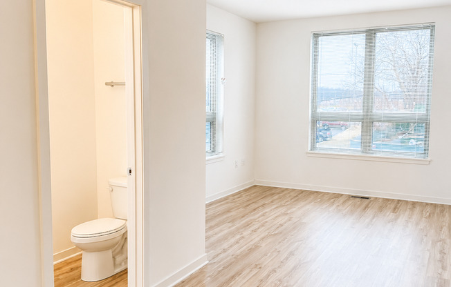 3 beds, 2.5 baths, 2,160 sqft, $3,195, Unit 4822 157th Street