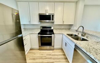 2 beds, 2 baths, $3,400, Unit UNIT 2502