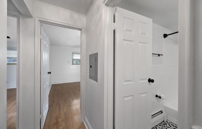 NORWOOD-Pre-Lease Nov 1. Beautifully Renovated 2 BD Apartment