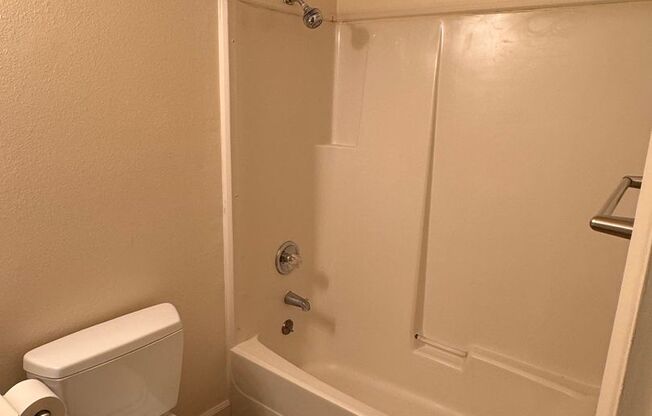 Studio, 1 bath, 240 sqft, $850, Unit 310