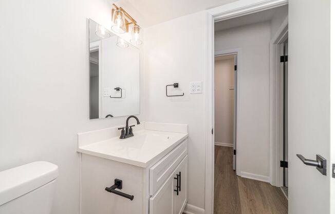 1 bed, 1 bath, 700 sqft, $1,199, Unit 711 E Leicester Ave - Unit B05