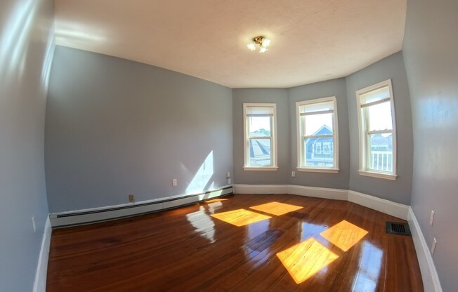 3 beds, 1 bath, $3,000, Unit 3