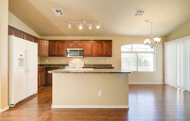 3 beds, 2 baths, 1,248 sqft, $2,400, Unit 1223