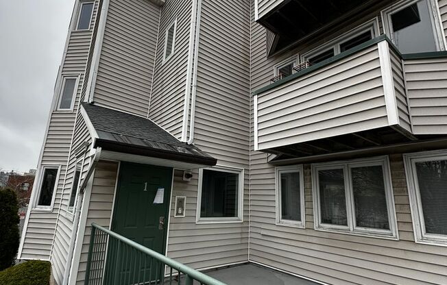 2 beds, 2 baths, $3,500, Unit #1F