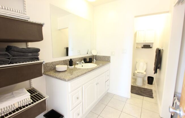 Studio, 1 bath, 390 sqft, $1,900, Unit 301