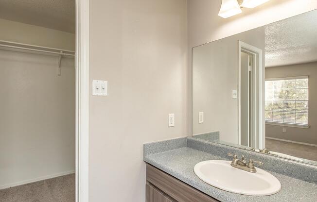 2 beds, 1 bath, 964 sqft, $1,395