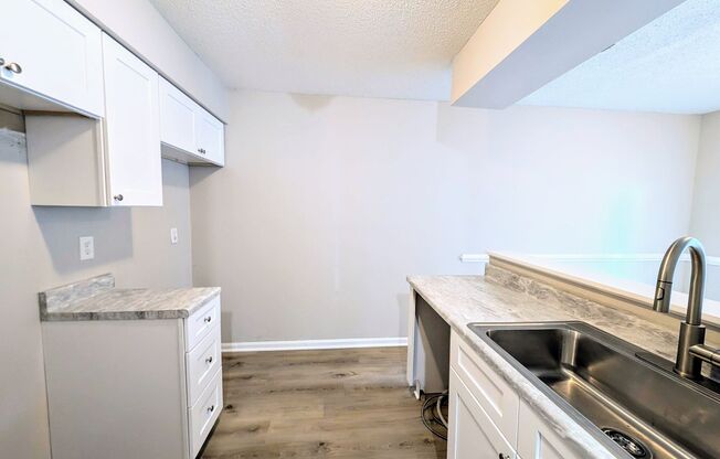 2 beds, 1.5 baths, $1,350, Unit C