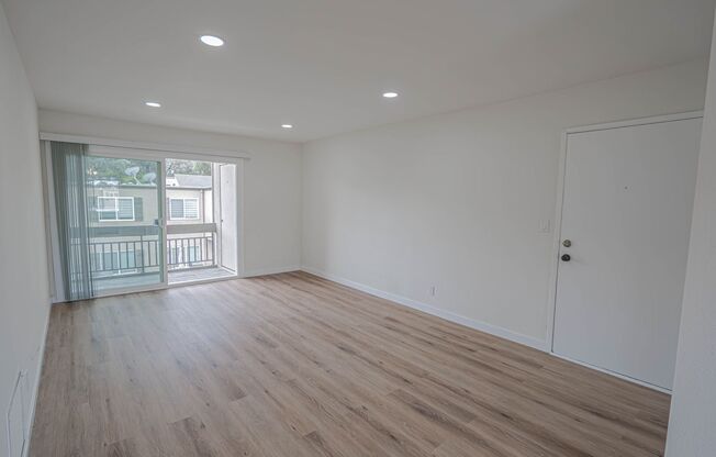 Lakeshore 2 Bedroom Condo for Rent in Valencia – Fully Renovated and Move-In Ready!