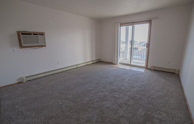 3 beds, 1 bath, 1,070 sqft, $965, Unit 1414-201