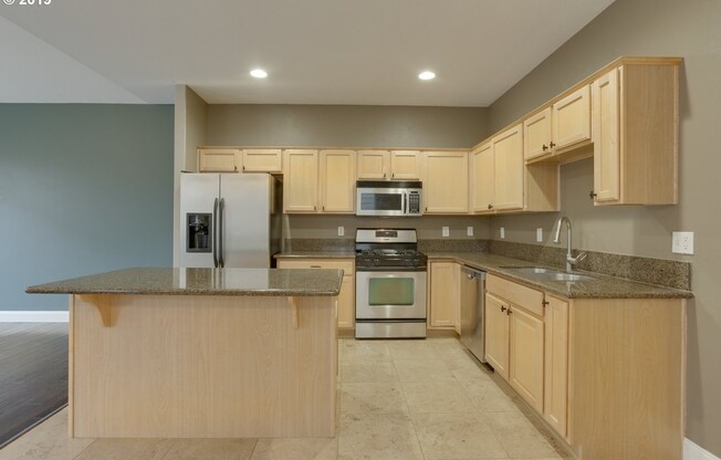 Charming Sherwood End Unit Available NOW Small Pets Negotiable 1 Car Attached Garage & Upstairs Laundry