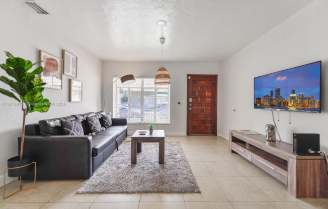 225 NW 14 AVE