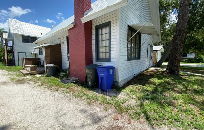 2225 STELLA ST