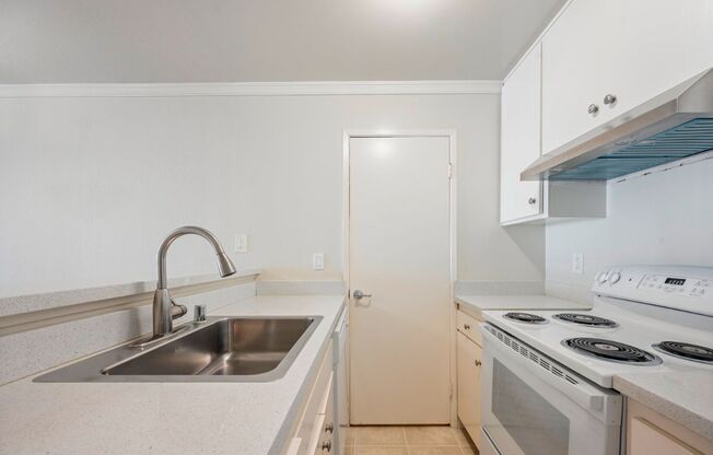 1 bed, 1 bath, 672 sqft, $1,970, Unit 114