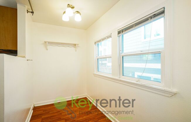 **Rent Special** Spacious 4-Bed Home Near Parks, Schools, and Shops